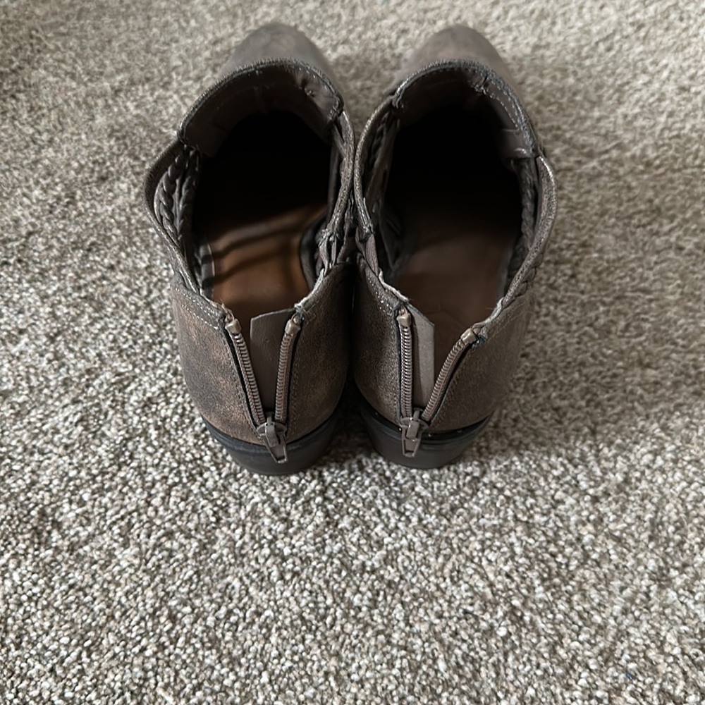 Shoes - Picture 2 of 6